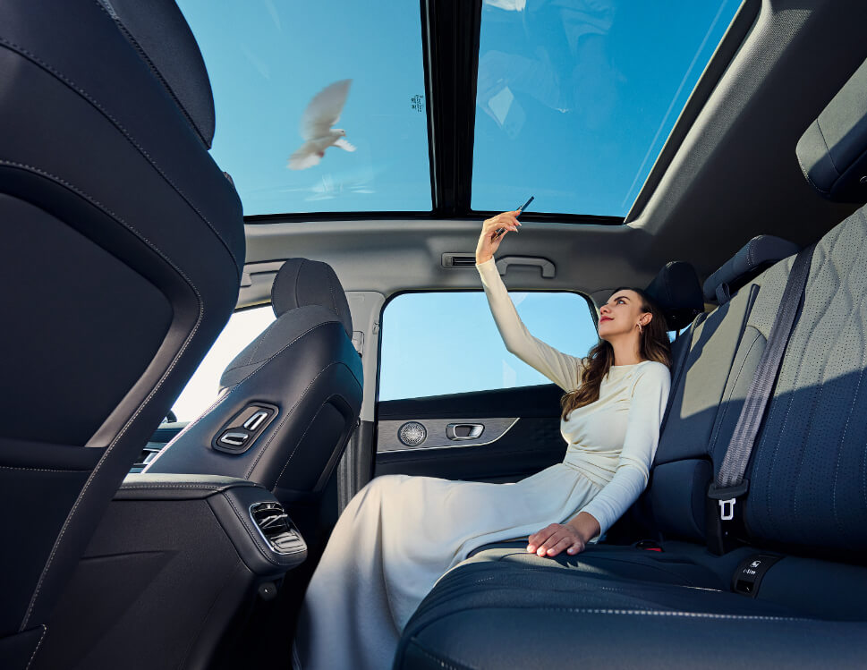 CHERY Tiggo 8 - Interiér - Luxusní interiér a panoramatický výhled